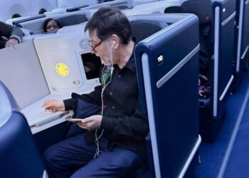 ¿Y LA AUSTERIDAD REPUBLICANA? CAPTAN A FERNÁNDEZ NOROÑA VIAJANDO A EUROPA