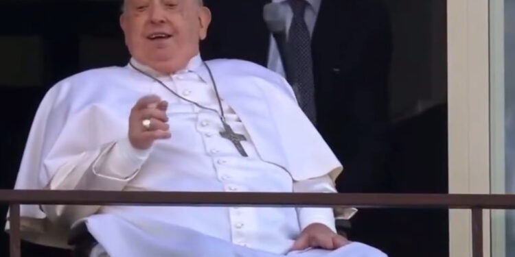 REAPARECE EL PAPA FRANCISCO EN PÚBLICO TRAS SER DADO DE ALTA 1 REAPARECE EL PAPA FRANCISCO EN PÚBLICO TRAS SER DADO DE ALTA