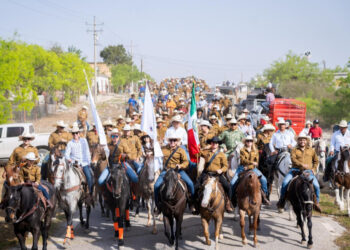 CELEBRAN TRADICIONAL CABALGATA GOMAS Y MENDIOLA EN SALINAS VICTORIA; ENCABEZA ALCALDE RAÚL CANTÚ DE LA GARZA RECORRIDO ACOMPAÑADO DEL GOBERNADOR SAMUEL GARCÍA
