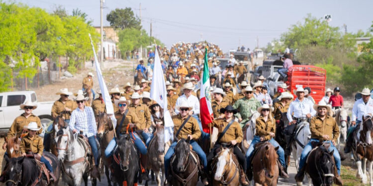 CELEBRAN TRADICIONAL CABALGATA GOMAS Y MENDIOLA EN SALINAS VICTORIA; ENCABEZA ALCALDE RAÚL CANTÚ DE LA GARZA RECORRIDO ACOMPAÑADO DEL GOBERNADOR SAMUEL GARCÍA 1 CELEBRAN TRADICIONAL CABALGATA GOMAS Y MENDIOLA EN SALINAS VICTORIA; ENCABEZA ALCALDE RAÚL CANTÚ DE LA GARZA RECORRIDO ACOMPAÑADO DEL GOBERNADOR SAMUEL GARCÍA