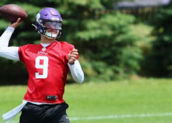 J.J. MCCARTHY AÚN NO ES TITULAR EN LOS VIKINGS Y QUIERE GANARSE EL PUESTO