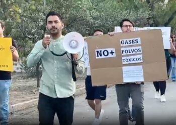 PROTESTAN VECINOS CONTRA ZINC NACIONAL; ACUSAN A EMPRESA DE SEGUIR OPERANDO PESE A CLAUSURA.