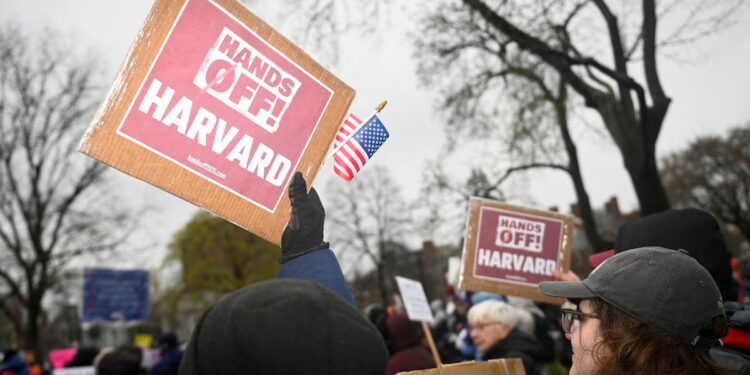 HARVARD PIERDE 2,200 MDD POR DESAFIAR A TRUMP 1 HARVARD PIERDE 2,200 MDD POR DESAFIAR A TRUMP
