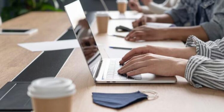 ISLANDIA REDUCE LA SEMANA LABORAL A 4 DÍAS SIN PERDER PRODUCTIVIDAD 1 ISLANDIA REDUCE LA SEMANA LABORAL A 4 DÍAS SIN PERDER PRODUCTIVIDAD