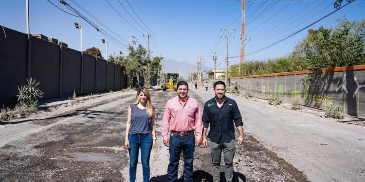 ARRANCA RAÚL CANTÚ OBRAS DE PAVIMENTACIÓN FRENTE A SIMEPRODE.