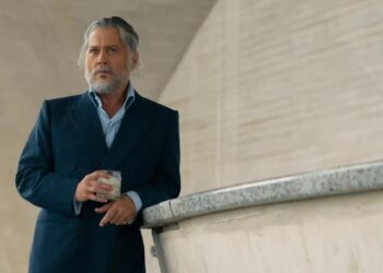 JOHNNY DEPP IMPACTA CON NUEVA IMAGEN EN “DAY DRINKER”