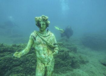 VILLA ROMANA EMERGE BAJO EL LAGO FUSARO TRAS CAMBIOS DEL TERRENO