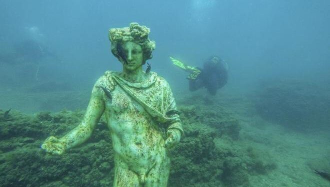 VILLA ROMANA EMERGE BAJO EL LAGO FUSARO TRAS CAMBIOS DEL TERRENO