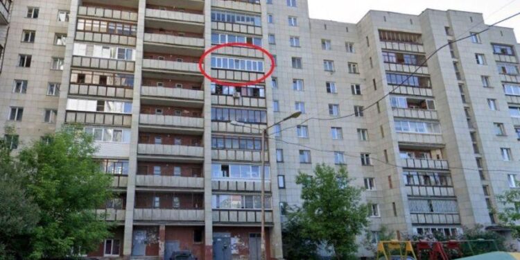 SOBREVIVE A CAÍDA DE 6 PISOS; UNA ABUELA IMPACTA CONTRA UN AUTO Y SALE CASI ILESA