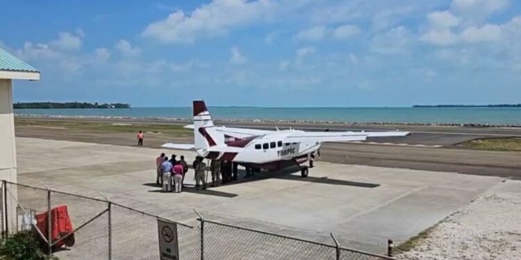 SECUESTRA AVIÓN EN BELICE; EXMILITAR DE EU HIERE A 3 Y MUERE A TIROS 1 SECUESTRA AVIÓN EN BELICE; EXMILITAR DE EU HIERE A 3 Y MUERE A TIROS