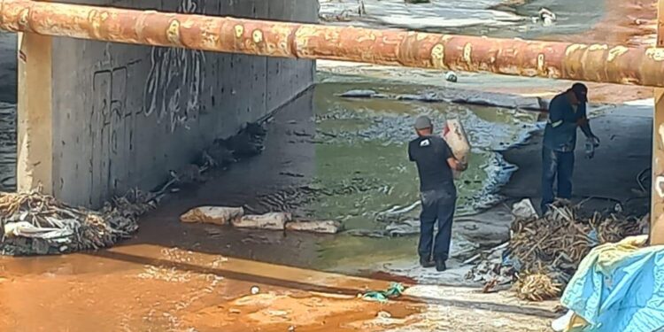 SANCIONA CONAGUA A TERNIUM POR CONTAMINAR ARROYO LA TALAVERNA; MULTARÍAN A EMPRESA CON HASTA 5 MILLONES POR DERRAMAR CLORURO FERROSO Y AGUA ÁCIDA.