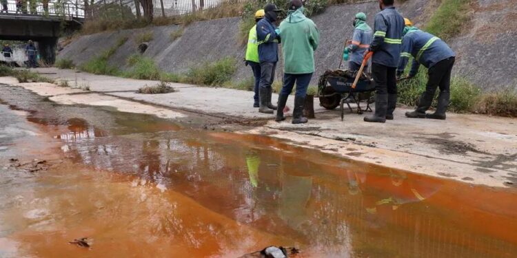 LLEGA DERRAME TÓXICO DE TERNIUM HASTA APODACA; SUSTANCIAS PUEDEN AFECTAR OJOS, PIEL Y VÍAS RESPIRATORIAS.