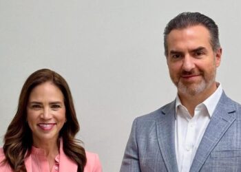VA IVONNE ÁLVAREZ AL DIF DE MONTERREY; ANUNCIA ADRIÁN INCORPORACIÓN DE DIPUTADA PRIÍSTA A SU GABINETE EN UN MOVIMIENTO QUE PERFILA SU PROYECTO POLÍTICO RUMBO AL 2027.
