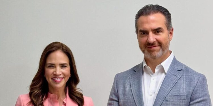 VA IVONNE ÁLVAREZ AL DIF DE MONTERREY; ANUNCIA ADRIÁN INCORPORACIÓN DE DIPUTADA PRIÍSTA A SU GABINETE EN UN MOVIMIENTO QUE PERFILA SU PROYECTO POLÍTICO RUMBO AL 2027.
