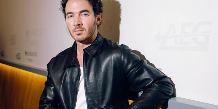KEVIN JONAS GANA MILLONES AL VENDER SU MANSIÓN 1 KEVIN JONAS GANA MILLONES AL VENDER SU MANSIÓN