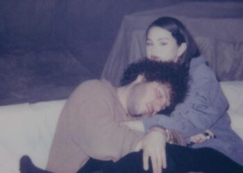 SELENA Y BENNY ESTRENAN ÁLBUM DELUXE; CONFIRMAN COLABORACIONES INESPERADAS Y VIDEOCLIP TEMÁTICO