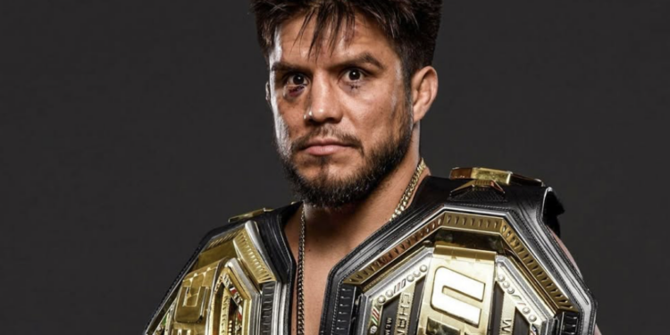 ROBAN CINTURÓN DE CAMPEÓN A HENRY CEJUDO 1 ROBAN CINTURÓN DE CAMPEÓN A HENRY CEJUDO