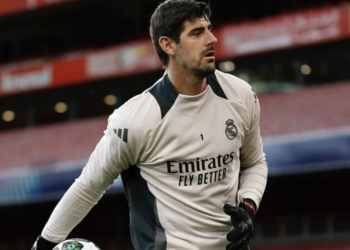 COURTOIS ADMITE SU ERROR
