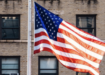 TRUMP PODRÁ USAR LEY DE 1798 PARA DEPORTAR MIGRANTES