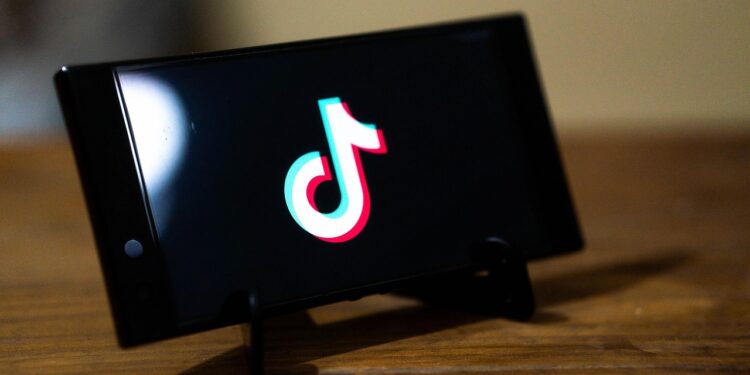 TRUMP OTORGA MÁS TIEMPO A TIKTOK PARA VENDERSE 1 TRUMP OTORGA MÁS TIEMPO A TIKTOK PARA VENDERSE