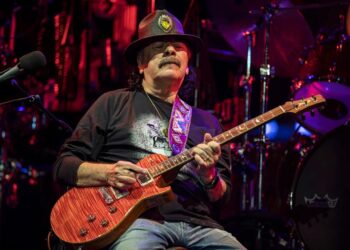 CARLOS SANTANA ES HOSPITALIZADO ANTES DE UN CONCIERTO