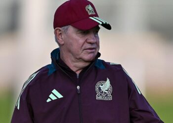 JAVIER AGUIRRE SE IMPONE EN EL TRI