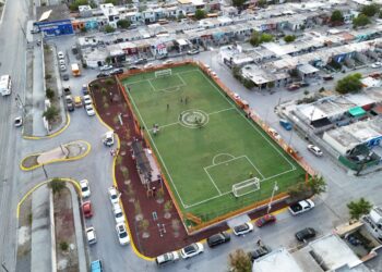 CONVIERTEN EN SALINAS VICTORIA LLANOS EN CANCHAS SINTÉTICAS; INAUGURA RAÚL CANTÚ ESPACIOS PÚBLICOS EQUIPADOS CON CÉSPED ARTIFICIAL, GRADAS E ILUMINACIÓN LED