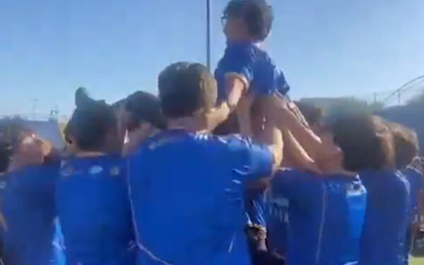 AVIENTAN COMPAÑEROS A ESTUDIANTE DE PREPA Y LO DEJAN CAER; RESULTA LESIONADO Y ES TRASLADADO AL HOSPITAL UNIVERSITARIO 1 AVIENTAN COMPAÑEROS A ESTUDIANTE DE PREPA Y LO DEJAN CAER; RESULTA LESIONADO Y ES TRASLADADO AL HOSPITAL UNIVERSITARIO