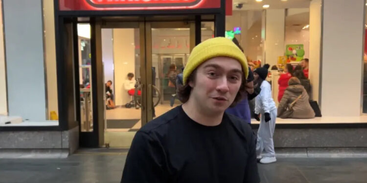 YOUTUBER QUIERE SER EL PRIMERO EN COMPRAR LA NINTENDO SWITCH 2 Y HARÁ FILA DURANTE DOS MESES