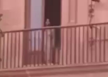 CAPTAN A ‘MUJER DESNUDA’ EN BALCÓN DEL PALACIO DE GOBIERNO DE SAN LUIS; AFIRMA GOBERNADOR QUE PODRÍA SER FANTASMA