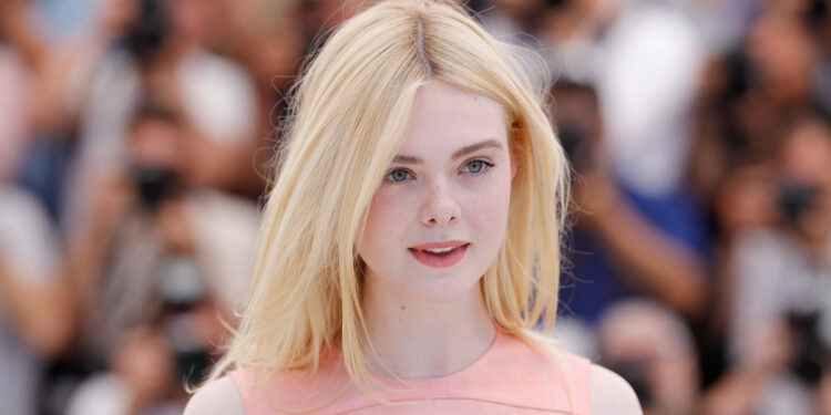 ELLE FANNING PODRÍA INTERPRETAR A EFFIE TRINKET EN NUEVA ENTREGA DE LOS JUEGOS DEL HAMBRE 1 ELLE FANNING PODRÍA INTERPRETAR A EFFIE TRINKET EN NUEVA ENTREGA DE LOS JUEGOS DEL HAMBRE