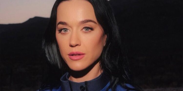 KATY PERRY SE CONVIERTE EN LA PRIMERA CANTANTE EN VIAJAR AL ESPACIO; COMPLETA MISIÓN FEMENINA 1 KATY PERRY SE CONVIERTE EN LA PRIMERA CANTANTE EN VIAJAR AL ESPACIO; COMPLETA MISIÓN FEMENINA