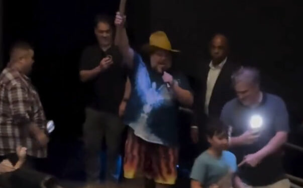 JACK BLACK SORPRENDE A FANS EN PROYECCIÓN DE MINECRAFT Y PIDE RESPETO DURANTE LA FUNCIÓN 1 JACK BLACK SORPRENDE A FANS EN PROYECCIÓN DE MINECRAFT Y PIDE RESPETO DURANTE LA FUNCIÓN