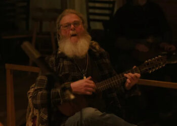 THE LAST OF US TEMPORADA 2 ARRANCA CON CAMBIOS, REFERENCIAS Y NUEVOS INFECTADOS