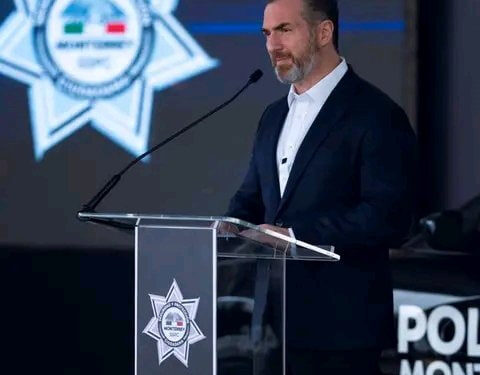 LLEVA ADRIÁN OPERATIVO ‘ESCUDO’ A DOMICILIO; VAN ELEMENTOS DE LA POLICÍA REGIA HASTA LA PUERTA DE HOGARES PARA ESCUCHAR Y ATENDER PETICIONES DE VECINOS