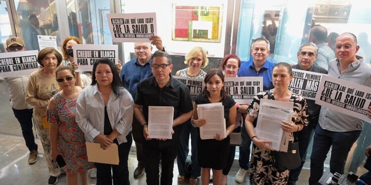 PROTESTAN VECINOS CONTRA REFORMAS A REGLAMENTOS DE CONSTRUCCIÓN Y PROTECCIÓN AMBIENTAL DE MONTERREY 1 PROTESTAN VECINOS CONTRA REFORMAS A REGLAMENTOS DE CONSTRUCCIÓN Y PROTECCIÓN AMBIENTAL DE MONTERREY