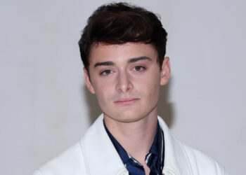 NOAH SCHNAPP CONFIESA QUE SALIR DEL CLÓSET MEJORÓ SU EXPERIENCIA EN “STRANGER THINGS”