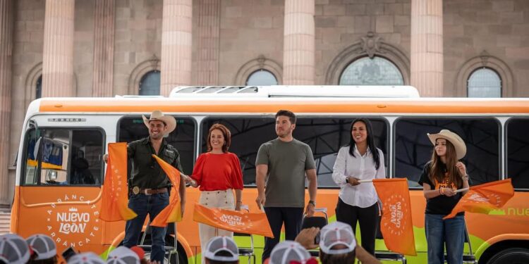 DAN SAMUEL Y ALE MORALES BANDERAZO A RECORRIDOS TURÍSTICOS GRATUITOS DE “ARRÁNCATE X NUEVO LEÓN” 1 DAN SAMUEL Y ALE MORALES BANDERAZO A RECORRIDOS TURÍSTICOS GRATUITOS DE “ARRÁNCATE X NUEVO LEÓN”