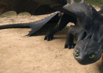 ​CÓMO ENTRENAR A TU DRAGÓN: LIVE ACTION REVELA NUEVA IMAGEN DE DESDENTAO EN GUARDIA​