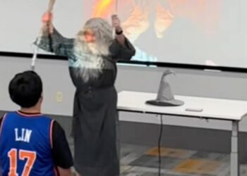 PROFESOR “GANDALF” SORPRENDE EN CLASE