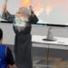 PROFESOR “GANDALF” SORPRENDE EN CLASE