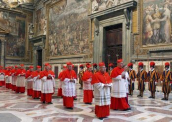 ARRANCA EL CÓNCLAVE PARA SUCEDER A FRANCISCO; 133 CARDENALES SE ENCIERRAN EN LA SIXTINA