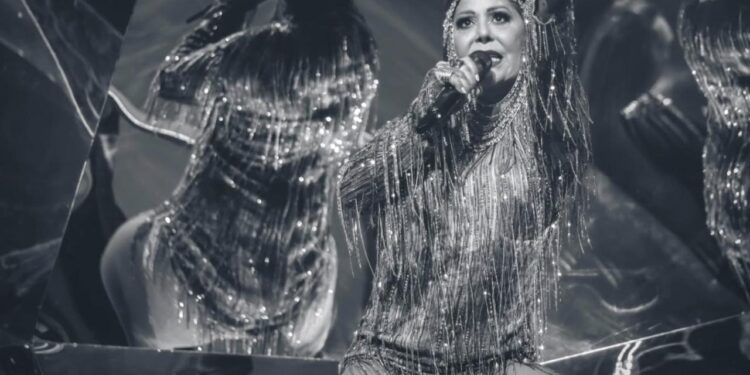 ALEJANDRA GUZMÁN ES OPERADA TRAS LESIÓN EN UN DEDO