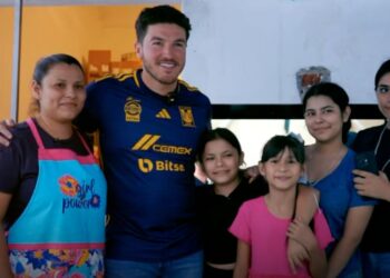 DONA SAMUEL SU SUELDO PARA APOYAR A SOL, UNA NIÑA CON SÍNDROME DE TURNER.