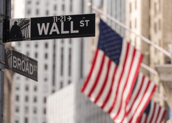 WALL STREET SUBE TRAS ACUERDO COMERCIAL
