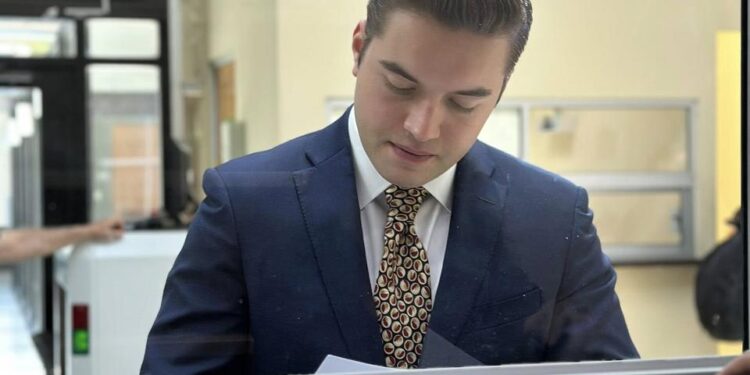 PROPONE JESÚS ELIZONDO ELIMINAR CADENEROS EN ANTROS Y BARES DE NL; PRESENTA DIPUTADO DE MORENA INICIATIVA PARA ERRADICAR DISCRIMINACIÓN. 1 PROPONE JESÚS ELIZONDO ELIMINAR CADENEROS EN ANTROS Y BARES DE NL; PRESENTA DIPUTADO DE MORENA INICIATIVA PARA ERRADICAR DISCRIMINACIÓN.