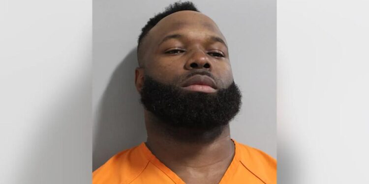 DETENIDO EXJUGADOR DE LA NFL; ADARIUS TAYLOR ENFRENTA CARGOS POR ABUSO INFANTIL 1 DETENIDO EXJUGADOR DE LA NFL; ADARIUS TAYLOR ENFRENTA CARGOS POR ABUSO INFANTIL