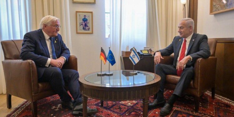 ISRAEL INTENSIFICA OFENSIVA EN GAZA Y BUSCA REUBICAR A PALESTINOS