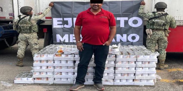 DETENIDO TRANSPORTANDO DROGA EN LATAS DE MANGO 1 DETENIDO TRANSPORTANDO DROGA EN LATAS DE MANGO