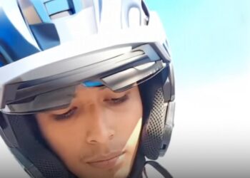 ‘PORQUE YO QUIERO TE LA VOY A QUITAR’ EXHIBEN PREPOTENCIA DE POLICÍA DE APODACA EN REVISIÓN A MOTOCICLISTA.